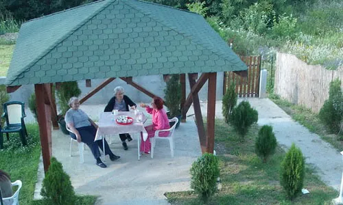 Dom za stare za srčane bolesnike uz svakodnevnu negu i mirnu rutinu