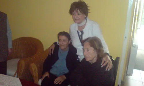 Razgovor sa roditeljem o domu za stare Porodica razgovara sa roditeljem o odlasku u dom za stare