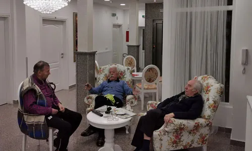 Noćni nemir kod starijih osoba Noćni nemir kod starijih osoba i potreba za nadzorom