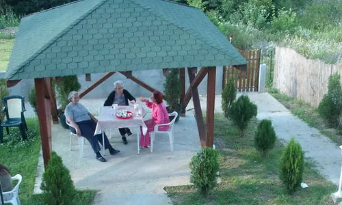 Transport starije osobe do doma za stare Transport starije osobe do doma za stare uz podršku porodice