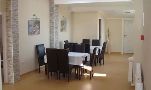 Kako proveriti da li je dom za stare pravi izbor Porodica proverava da li je dom za stare pravi izbor posle obilaska